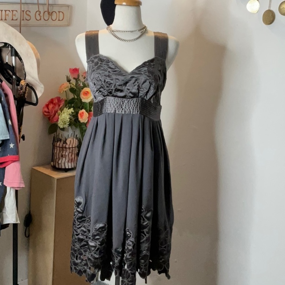 Flower cut out hemline dress L